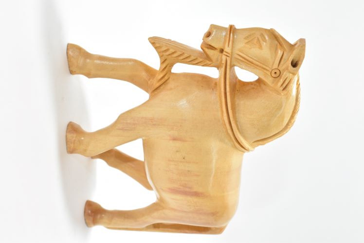 Wooden Horse Carved Plain 3 Inch 1